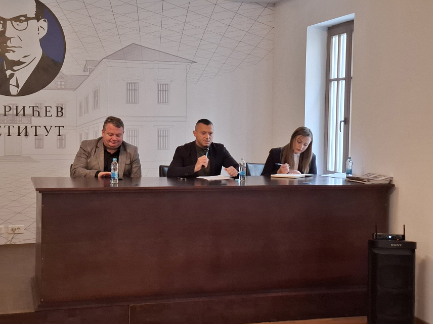 ВИШЕГРАД, 6. ДЕЦЕМБРА /СРНА/ - У Вишеграду су данас изабрани руководство и радна тијела за организовање Међуопштинских омладинских спортских игара /МОСИ/ које ће бити одржане у овом граду од 2. до 6. јула идуће године.