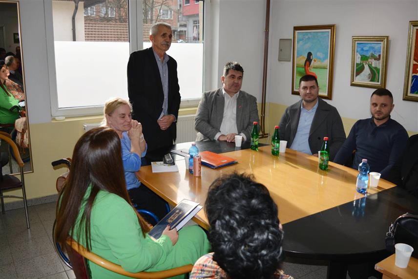 ЛОПАРЕ, 6. ДЕЦЕМБРА /СРНА/ - Удружење параплегичара, обољелих од дјечије парализе и осталих трајних инвалидности у Лопарама обиљежило је завршетак пројекта "Наша нада", 21 годину свог постојања и Међународног дана особа са инвалидитетом, који се обиљежава 3. децембра.