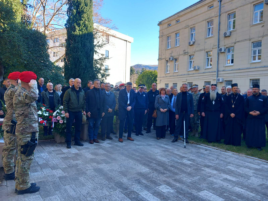 TРЕБИЊЕ, 7. ДЕЦЕМБРА /СРНА/ - У Tребињу су данас обиљежене 32 године од формирања Tрећег одреда Специјалне бригаде полиције Републике Српске који је дао немјерљив допринос у Одбрамбено-отаџбинском рату, а у борбама у одбрани Српске погинуло је 12 његових припадника.