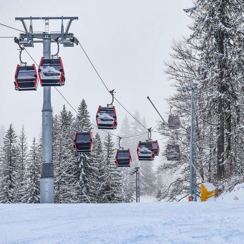 ЈАХОРИНА, 9. ДЕЦЕМБРА /СРНА/ - Олимпијски центар /ОЦ/ "Јахорина" позвао је данас скијаше да уз 40 центиметара снијега на одлично припремљеним стазама искористе посебне погодности и искусе најбоље што Јахорина има да понуди са 50 одсто попуста на ски-карте који је важећи до 18. децембра.