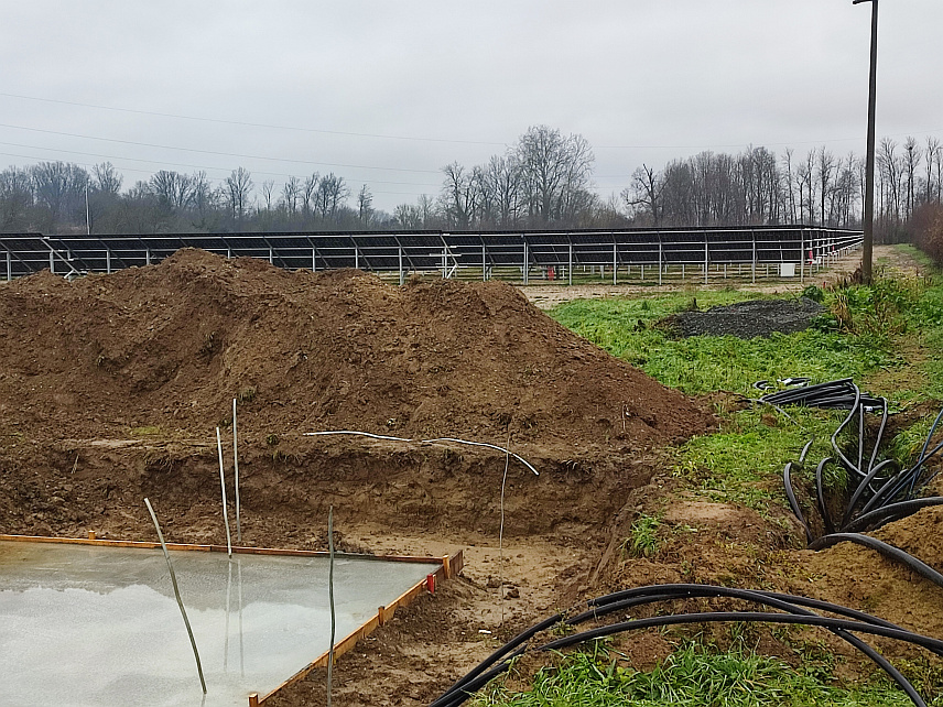 ГРАДИШКА, 9. ДЕЦЕМБРА /СРНА/ - Изградња фотонапонске електране на водоизворишту у Жеравици је завршена, а до краја године планиран је и завршетак трансформаторске станице, чиме ће бити омогућено да цијели систем буде пуштен у функцију.