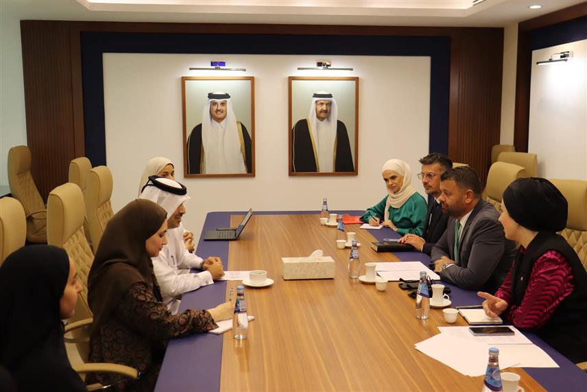 САРАЈЕВО, 9. ДЕЦЕМБРА /СРНА/ - Министар за људска права и избјеглице у Савјету министара Севлид Хуртић и генерални директор Катарског фонда за развој Фахад ел Сулаити разговарали су данас о пројекту "Парк пријатељства" у Добоју, који је замишљен као предшколска установа за дјецу повратник