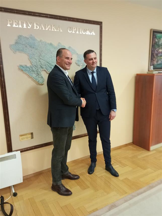 БАЊАЛУКА, 9. ДЕЦЕМБРА /СРНА/ - Министар за просторно уређење, грађевинарство и екологију Републике Српске Бојан Випотник на састанку са представницима Мисије ОЕБС-а у БиХ.