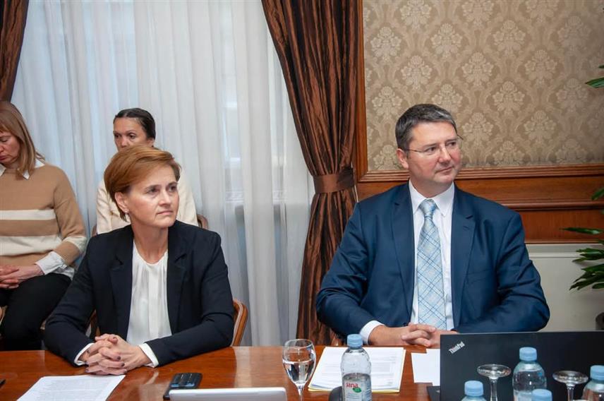 ЗАГРЕБ, 9. ДЕЦЕМБРА /СРНА/ - Замјеник гувернера Хрватске народне банке Сандра Шваљек током разговора у Загребу са представницима медија из БиХ.