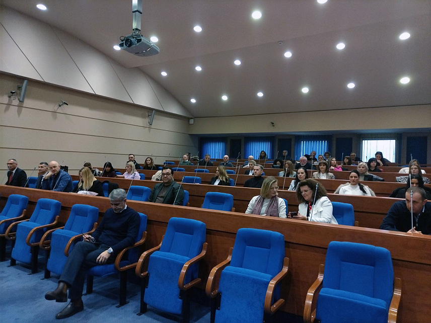 БАЊАЛУКА, 9. ДЕЦЕМБРА /СРНА/ - Тематска сједница "Извјештај ревизије учинка `Превенција вршњачког насиља у Републици Српској`" у организацији Одбора за ревизију Народне скупштине Српске.