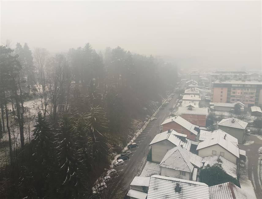 НОВИ ГРАД, 9. ДЕЦЕМБРА /СРНА/ - На подручју општине Нови Град снијег није проузроковао веће проблеме у саобраћају, а на електричној мрежи има кварова.