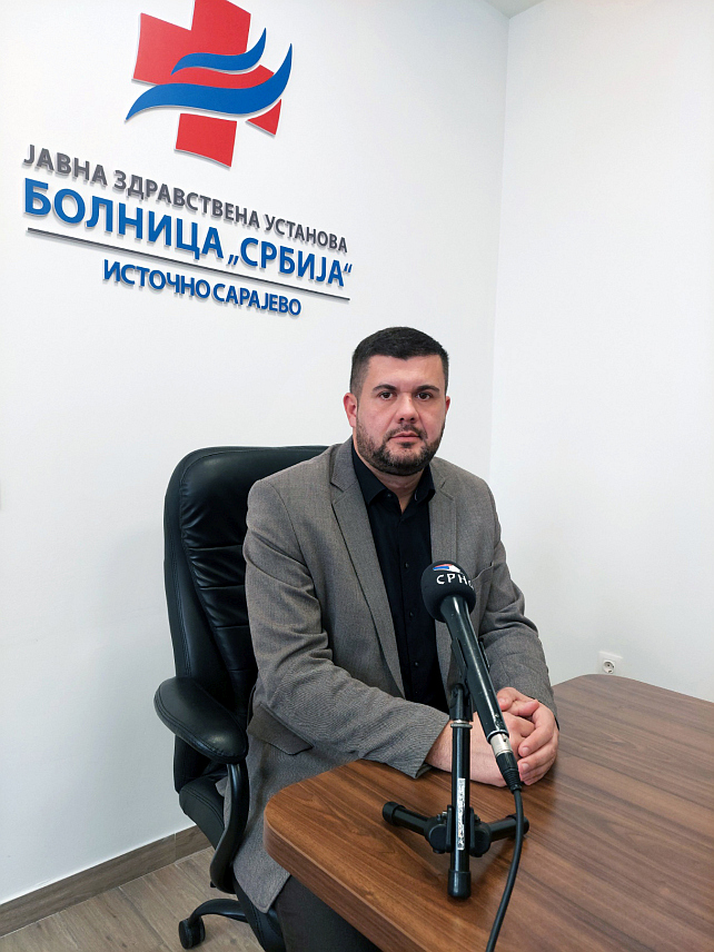 ИСТОЧНО САРАЈЕВО, 9. ФЕБРУАРА /СРНА/ - Директор Болнице "Србија" у Источном Сарајеву Небојша Шешлија рекао је да је ова здравствена установа трећу годину заредом завршила послујући позитивно, те најавио да је у плану увођење нових процедура лијечења и развој оперативних процедура у области гинекологије.