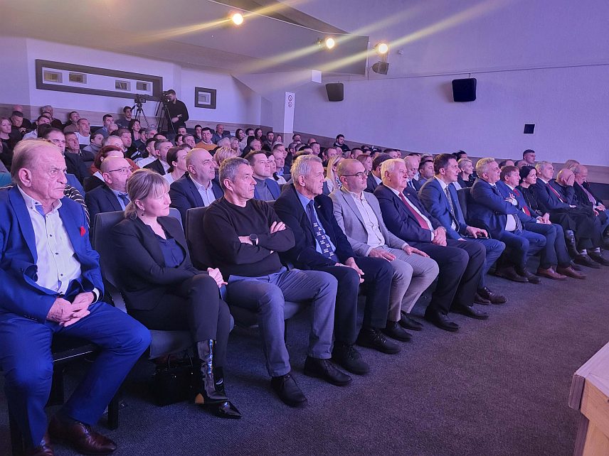 ПАЛЕ, 10. ФЕРБРУАРА /СРНА/ - На Палама је одржана свечана академија поводом 40 година од Зимских олимпијских игара /ЗОИ/ које су одржане на подручју данашњег Источног Сарајева и Сарајева.
