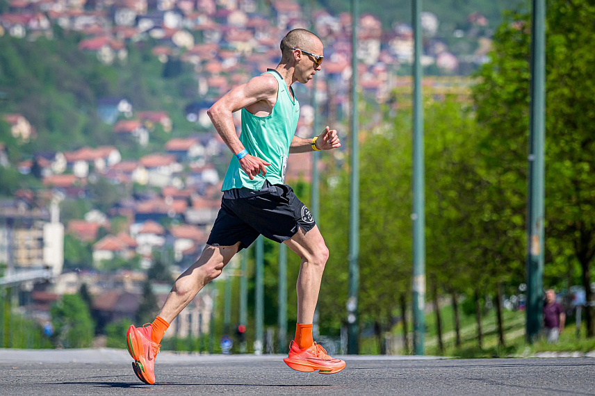 УГЉЕВИК, 11. ФЕБРУАРА /СРНА/ - Угљевичанин Младен Стевановић рангиран је као 21. тркач у свијету, а у свом Угљевику води "Школицу спорта" и малишанима преноси љубав према спорту.