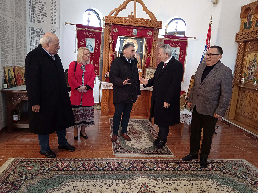 СОКОЛАЦ, 11. ФЕБРУАРА /СРНА/ - Генерални секретар Интерпарламентарне скупштине православља Максимос Харакопулос, савјетник у Интерпарламентарној скупштини православља Коста Мигдалис и делегат у Дому народа Парламентарне скупштине БиХ Сњежана Бурсаћ Новаковић посјетили су данас манастир Светог великомученика Георгија на Равној Романији.