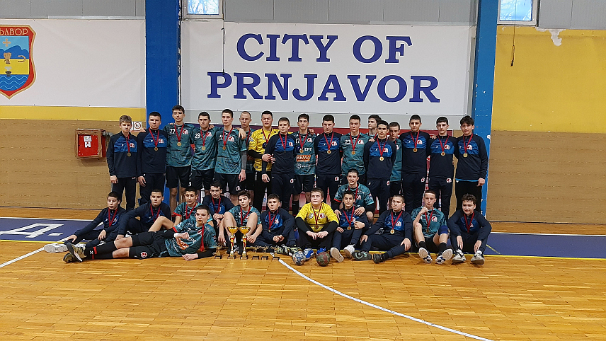 ПРЊАВОР, 11. ФЕБРУАРА /СРНА/ - Омладински рукометни клуб /ОРК/ "БЛ" из Бањалуке побједник је 10. Међународног рукометног турнира "Мика 2024" одржаног у Прњавору у двије одигране узрасне категорије.	
