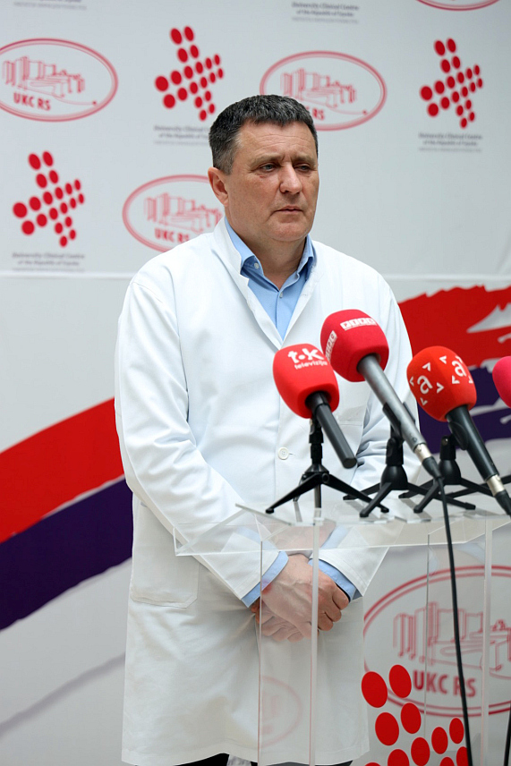 БАЊАЛУКА, 12. ФЕБРУАРА /СРНА/ - Генерални директор Универзитетског клиничког центра /УКЦ/ Републике Српске Владо Ђајић рекао је да ће као неуролог предводити тим љекара који ће прегледати генерала Ратка Младића у притворској јединици у Хагу.