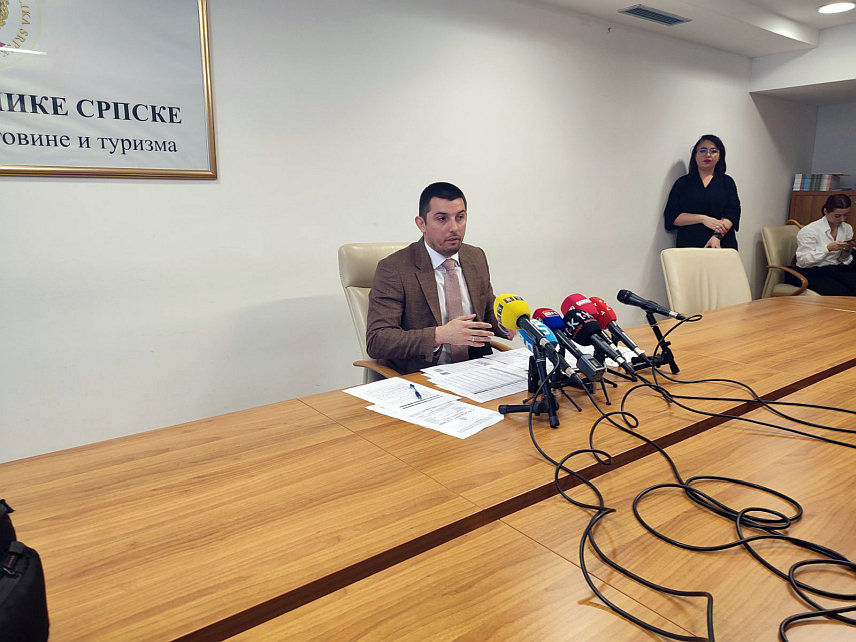 БАЊАЛУКА, 12. ФЕБРУАРА /СРНА/ - Министар трговине и туризма Републике Српске Денис Шулић на конференцији за новинаре.