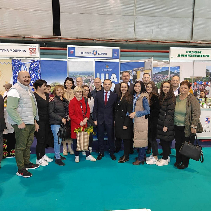 ШАМАЦ, 12. ФЕБРУАРА /СРНА/ - Општина Шамац је, уз сусједне општине из Посавине, учествовала на петом "Сајму завичаја - завичај кроз привреду, туризам и културу" у Новом Саду и представила своје привредне и туристичке потенцијале, те промовисала заштићено станиште "Тишина".