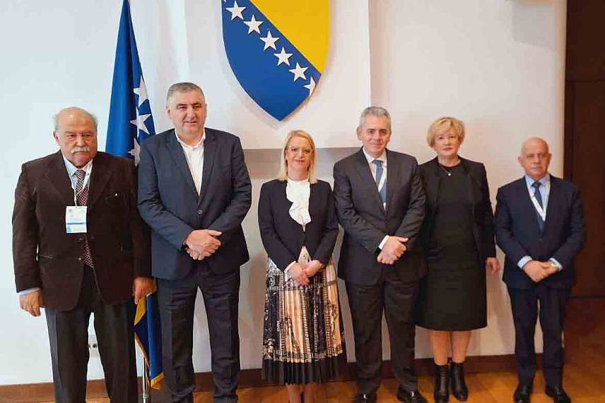 САРАЈЕВО, 12. ФЕБРУАРА /СРНА/ - Генерални секретар Међународног секретаријата Интерпарламентарне скупштине православља Максим Каракопулос током сусрета са предсједавајућом делегације парламента БиХ у Интерпарламентарној скупштини православља Сњежаном Новаковић Бурсаћ и члановима Љубицом Миљановић и Чедомиром Стојановићем.