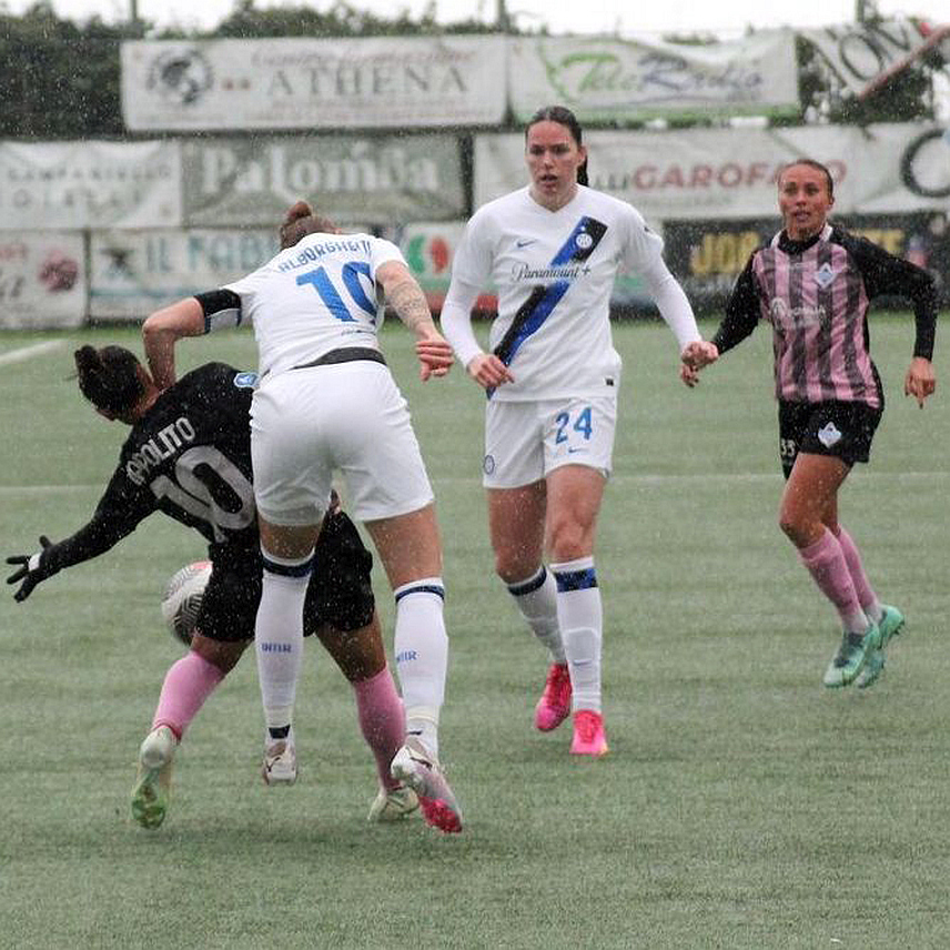 ПАЛЕ, 12. ФЕБРУАРА /СРНА/ - Млада Паљанка Марија Ана Милинковић, која је недавно потписала највећи уговор у историји женског фудбала у БиХ за Фудбалски клуб /ФК/ "Интер" из Милана, одиграла је другу утакмицу у овом клубу, која је завршена убједљивом побједом против "Помиглиана".