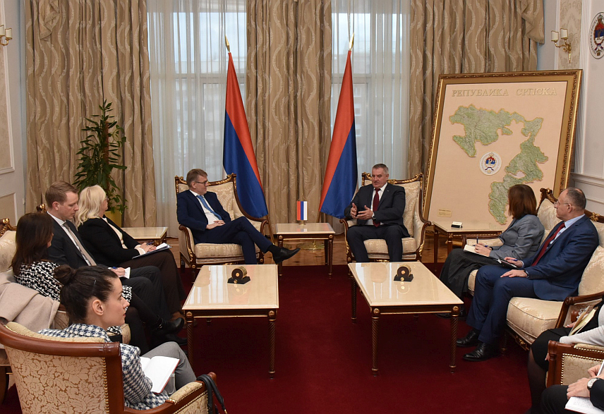 БАЊАЛУКА, 13. ФЕБРУАРА /СРНА/ - Предсједник Владе Републике Српске Радован Вишковић истакао је током састанка у Бањалуци са амбасадором Норвешке у БиХ Олавом Рејнертсеном да је Српска заинтересована за европске интеграције, али да је јако важно знати тачан датум почетка преговора.
