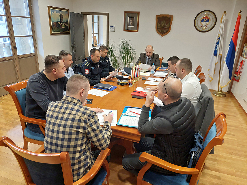 ВИШЕГРАД, 13. ФЕБРУАРА /СРНА/ - Састанк Савјета за безбједност саобраћаја локалне заједнице, који је одржан данас у кабинету начелника општине Вишеград Младена Ђуревића.