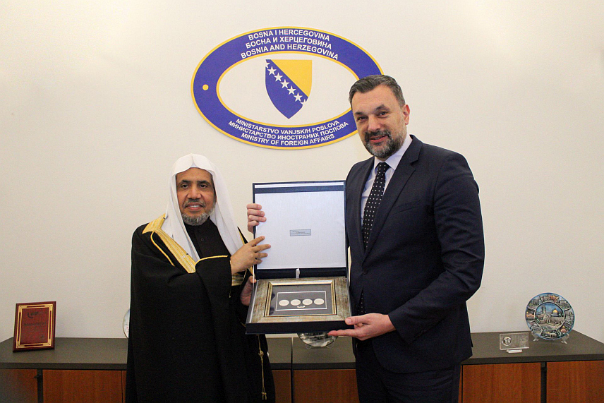 САРАЈЕВО, 13. ФЕБРУАРА /СРНА/ - Министар иностраних послова у Савјету миистара Елмедин Конаковић и генерални секретар Лиге муслиманског свијета Мухамед бин Абдулкарим ел Иса разговарали су данас у Сарајеву .