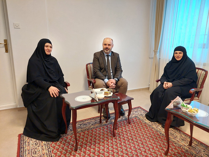 ВИШЕГРАД, 13. ФЕБРУАРА /СРНА/ - Начелник Вишеграда Младен Ђуревић у Манастиру Вазнесења Господњег у Вардишту разговарао са монахињом Јефимијом о подршци општине овој светињи.