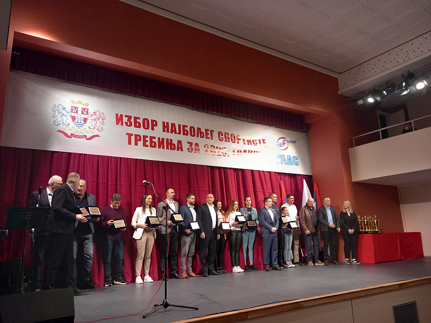 ТРЕБИЊЕ, 13. ФЕБРУАРА /СРНА/ - Џудиста Џудо клуба "Леотар" Божидар Вучуревић најбољи је спортиста града Tребиња за 2023. годину, а најбољи спортски колектив Рукометни клуб "Леотар", одлучено је на вечерашњој манифестацији "Избор најбољег спортисте Требиња".