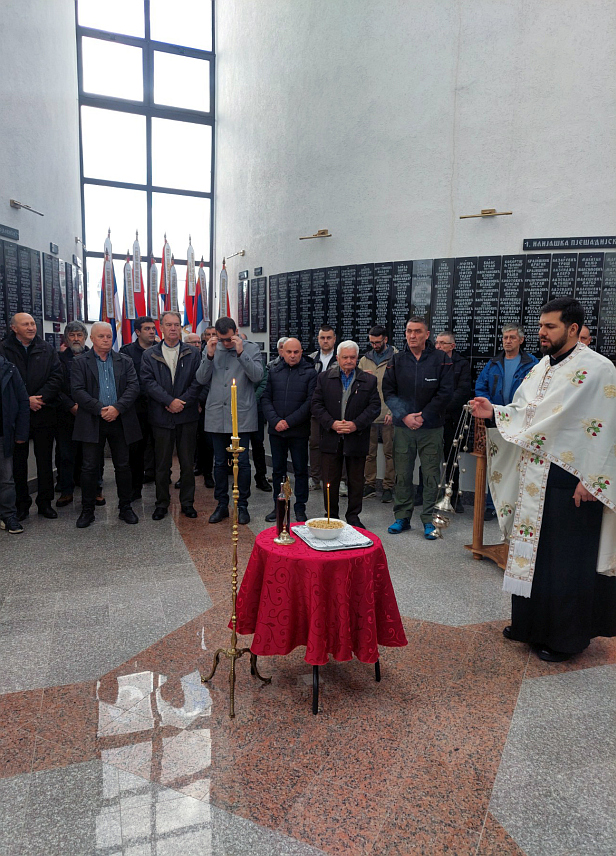 ИСТОЧНО САРАЈЕВО, 14. ФЕБРУАРА /СРНА/ - Срби никада не смију заборавити погинуле борце који су своје животе дали за Републику Српску, истакнуто је на Источној Илиџи гдје је обиљежен Дан бораца.