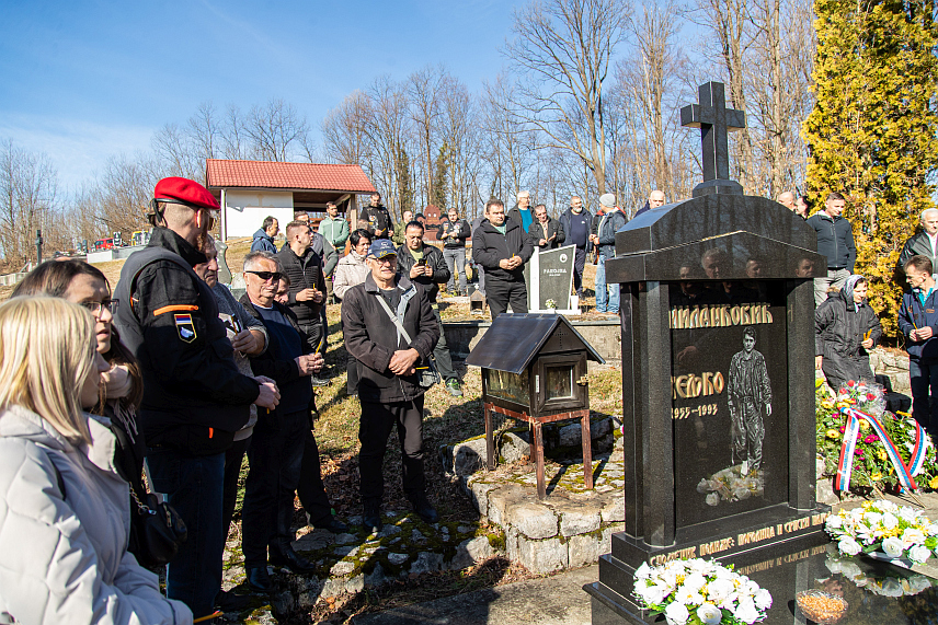 ПРЊАВОР, 14. ФЕБРУАРА /СРНА/ - Парастос и полагање вијенаца у Спомен-храму на Вучијаку, поводом обиљежавања Дана Борачке организације Републике Српске и Дана бораца одбрамбено–отаџбинског рата Српске.