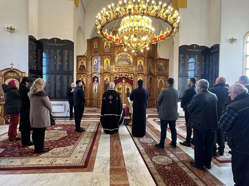 КОЗАРСКА ДУБИЦА, 14. ФЕБРУАРА /СРНА/ - У Спомен-храму Свете Петке служен је помен погинулим српским борцима поводом обиљежавања Дан бораца.