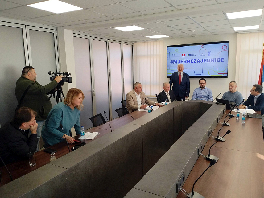 БИЈЕЉИНА, 14. ФЕБРУАРА /СРНА/ - Општине Србац и Хан Пијесак у Републици Српској и Травник и Калесија у Федерацији БиХ /ФБиХ/ добиле су донације по 25.000 КМ кроз пројекат "Јачање улоге мјесних заједница" који финансирају Швајцарска и Шведска, а реализује УНДП.