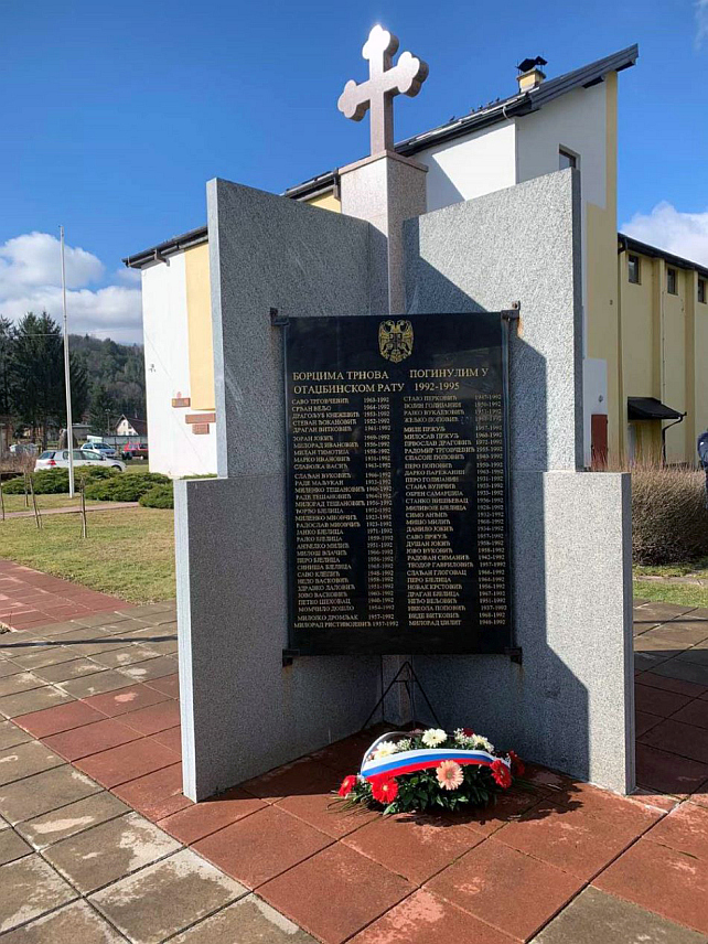 ТРНОВО, 14. ФЕБРУАРА /СРНА/ - У Храму Светог великомученика Георгија у Трнову данас је, Дана бораца, служен парастос за 130 бораца и 101 цивила који су погинули у протеклом Одбрамбено-отаџбинском рату.