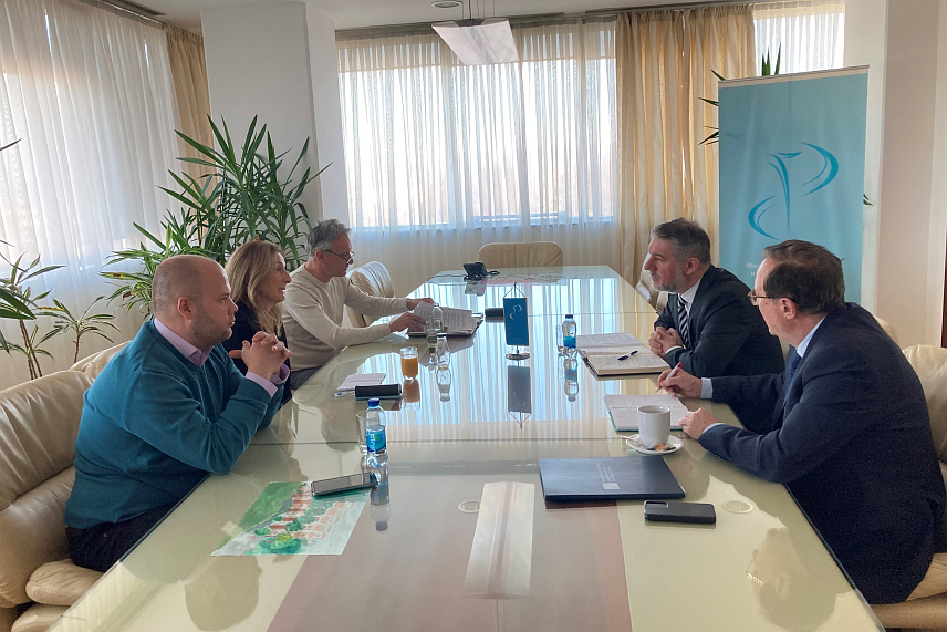 БАЊАЛУКА, 14. ФЕБРУАРА /СРНА/ - Министар здравља и социјалне заштите Републике Српске Ален Шеранић држао данас у Бањалуци радни састанак са представницима Самосталног синдиката радника у здравству и социјалној заштити Републике Српске.