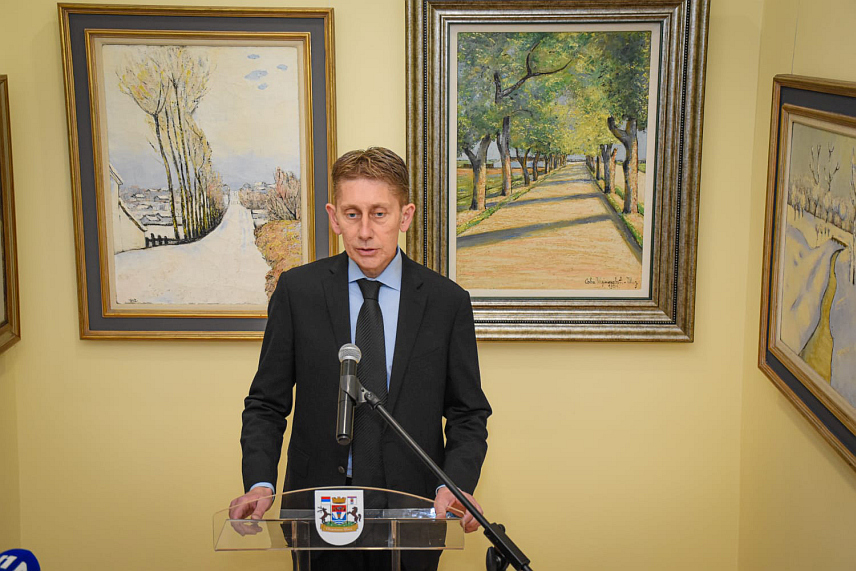 БЕОГРАД, 14. ФЕБРУАРА /СРНА/ - Министар државне управе и локалне самоуправе Србије Александар Мартиновић у Шиду, на отварању изложбе умјетничких дјела Саве Шумановића.