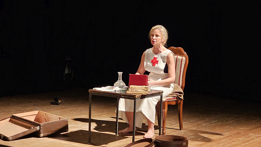 КОЗАРСКА ДУБИЦА, 15.ФЕБРУАРА /СРНА/ - У Дому културе у Козарској Дубици у извођењу глумице Tатјане Кецман одиграна је историјска монодрама о славној флори Сендс, британској болничарки и одликованом припаднику српске војске за вријеме Првог свјетског рата.