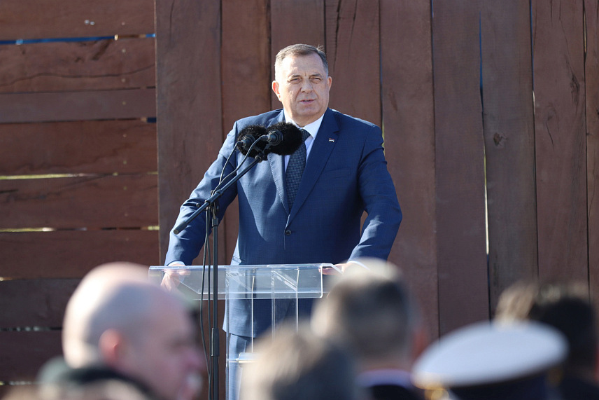 ОРАШАЦ, 15. ФЕБРУАРА /СРНА/ - Предсједник Републике Српске Милорад Додик изјавио је данас у Орашцу да је природно да Српска и Србија теже јединству јер је то један народ./Фото - Борислав Здриња/