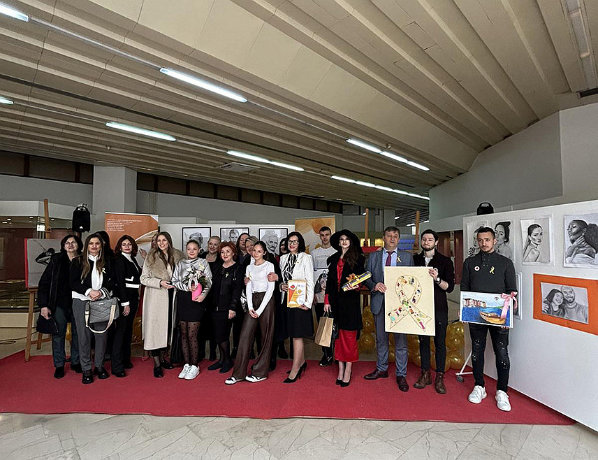 БАЊАЛУКА, 15. ФЕБРУАРА /СРНА/ - У Музеју Републике Српске у Бањалуци данас је одржана ликовна радионица у којој су учествовала дјеца из удружења родитеља дјеце обољеле од малигних болести "Искра", као и ученици из бањалучких средњих и основних школа.