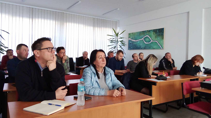 НОВИ ГРАД, 15. ФЕБРУАРА /СРНА/ - Предавање о заштити лијеске од болести и штеточина.