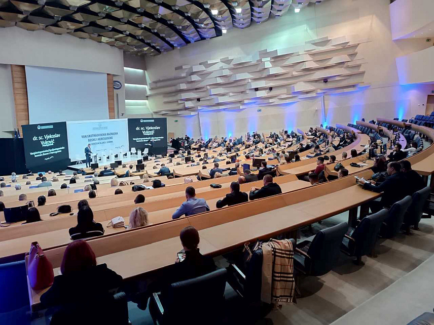 САРАЈЕВО, 15. ФЕБРУАРА /СРНА/ - Представљање основних показатеља спољнотрговинске размјене БиХ са свијетом за прошлу годину.