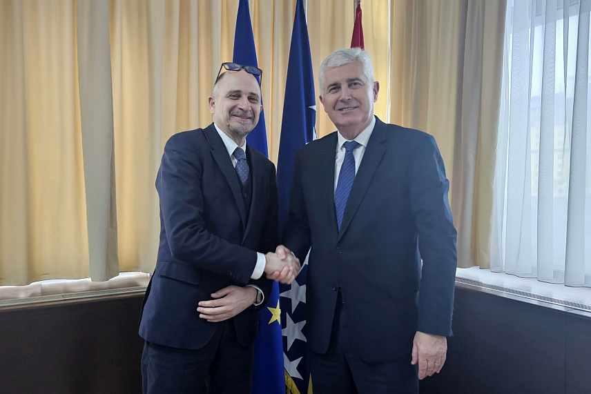 САРАЈЕВО, 15. ФЕБРУАРА /СРНА/ - Замјеник предсједавајућег Дома народа Парламентарне скупштине БиХ Драган Човић и амбасадор Мађарске у БиХ Кристијан Поша.
