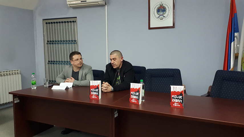 КОСTАЈНИЦА, 15. ФЕБРУАРА /СРНА/ - Овогодишњи добитник НИН-ове награде Стево Грабовац вечерас је у Костајници представио роман "Послије забаве", за који је награђен.