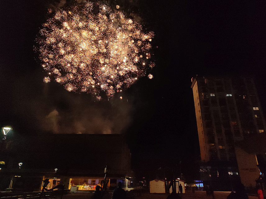 ГРАДИШКА, 15. ФЕБРУАРА /СРНА/ - Свечаним ватрометом у Градишци је вечерас, као и у бројним градовима Републике Српске и Србије, обиљежен Дан државности Србије - Сретење.