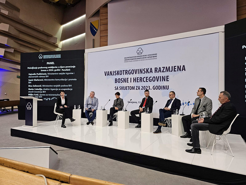 САРАЈЕВО, 16. ФЕБРУАРА /СРНА/ - Вршилац дужности директора Агенције за унапређење страних инвестиција /ФИПА/ БиХ Марко Кубатлија истакао је на презентацији спољнотрговинске размјене БиХ у Сарајеву важност промоције потенцијала и привлачења инвеститора у БиХ.