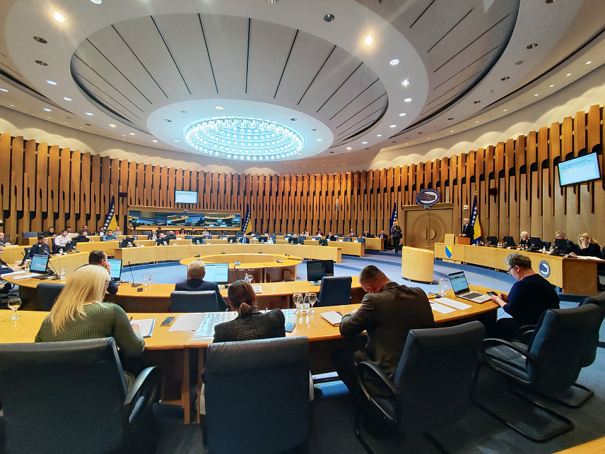 САРАЈЕВО, 16. ФЕБРУАРА /СРНА/ - Хитна сједница Дома народа Парламентарне скупштине БиХ почела је данас у Сарајеву на чијем дневном реду је Приједлог закона о спречавању прања новца и финансирања терористичких активности по хитном поступку.