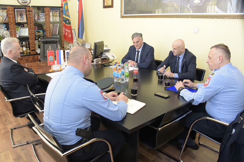 СРБАЦ, 16. ФЕБРУАРА /СРНА/ - Министар унутрашњих послова Републике Српске Синиша Каран , директор Полиције Српске Синиша Кострешевић и начелник општине Млађан  Драгосављевић.