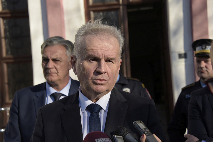 СРБАЦ, 16. ФЕБРУАРА /СРНА/ -Начелник општине Србац Млађан Драгосављевић, изјава за новинаре.