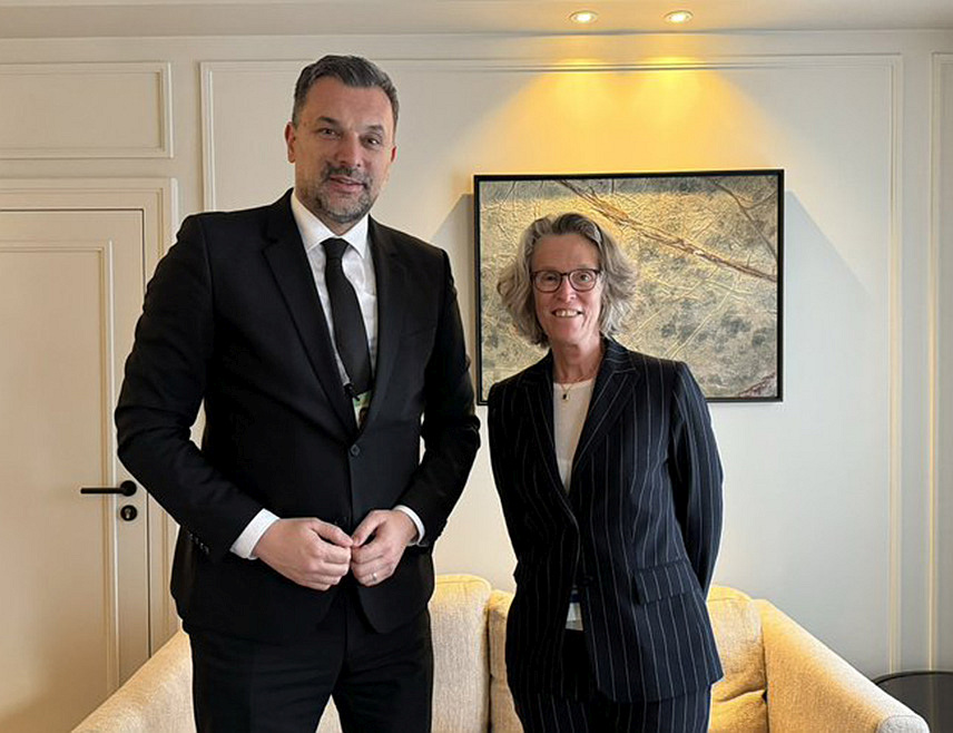 САРАЈЕВО, 16. ФЕБРУАРА /СРНА/ - Министар иностраних послова у Савјету министара Елмедин Конаковић у Минхену са државним секретаром у Министарству спољних послова Њемачке Сузан Бауман.