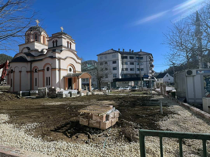 КЉУЧ, 17. ФЕБРУАРА /СРНА/ - У општини Кључ у току је уређење порте Храма Вазнесења Господњег који је током протеклог рата био сједиште Епархије бихаћко-петровачке, потврдио је Срни парох кључки Немања Росић.