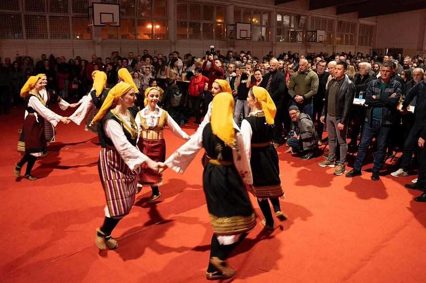 БАЊАЛУКА, 17. ФЕБРУАРА /СРНА/ - Поводом Дана државности Србије вечерас је одржан концерт у спортској дворани "Старчевица" под покровитељством предсједника Градског одбора СНСД-а Бањалука Владе Ђајића.