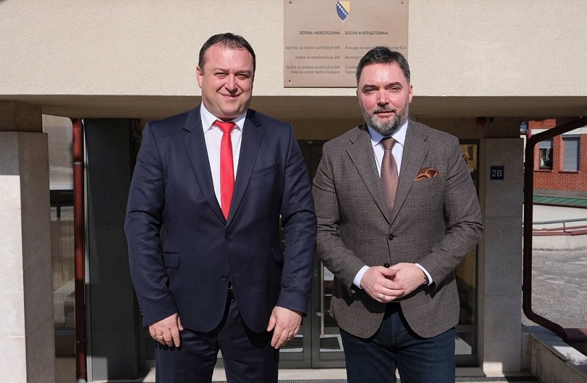 ИСТОЧНО САРАЈЕВО, 19. ФЕБРУАРА /СРНА/ - Замјеник предсједавајуће Савјета министара Сташа Кошарац разговарао је данас у Источном Сарајеву са директором Института за стандардизацију БиХ Александром Тодоровићем о актуелним темама, са фокусом на израду стратегије инфраструктуре квалитета.