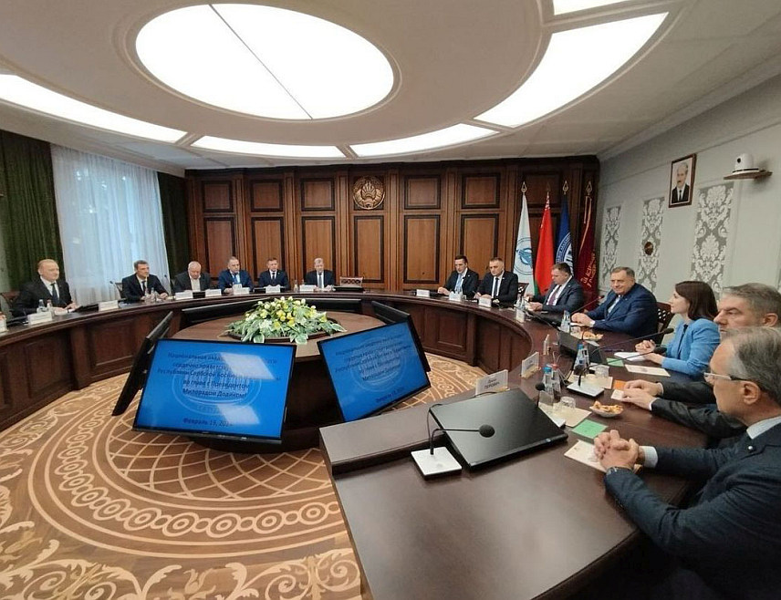 МИНСК, 19. ФЕБРУАРА /СРНА/ - Министар за научнотехнолошки развој и високо образовање Републике Српске Жељко Будимир састао се данас у Минску са предсједником Предсједништва Националне академије наука Бјелорусије Владимиром Григоријевичем Гусаковим.