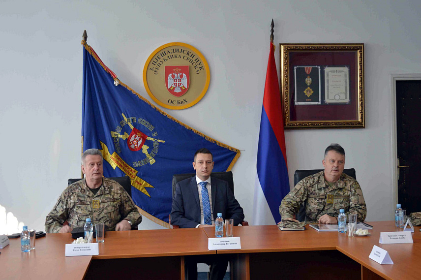 САРАЈЕВО, 19. ФЕБРУАРА /СРНА/ - Замјеник министра одбране у Савјету министара Александар Гогановић присуствовао је данас годишњој анализи рада Трећег пјешадијског Република Српска пука Оружаних снага БиХ у касарни "Козара".